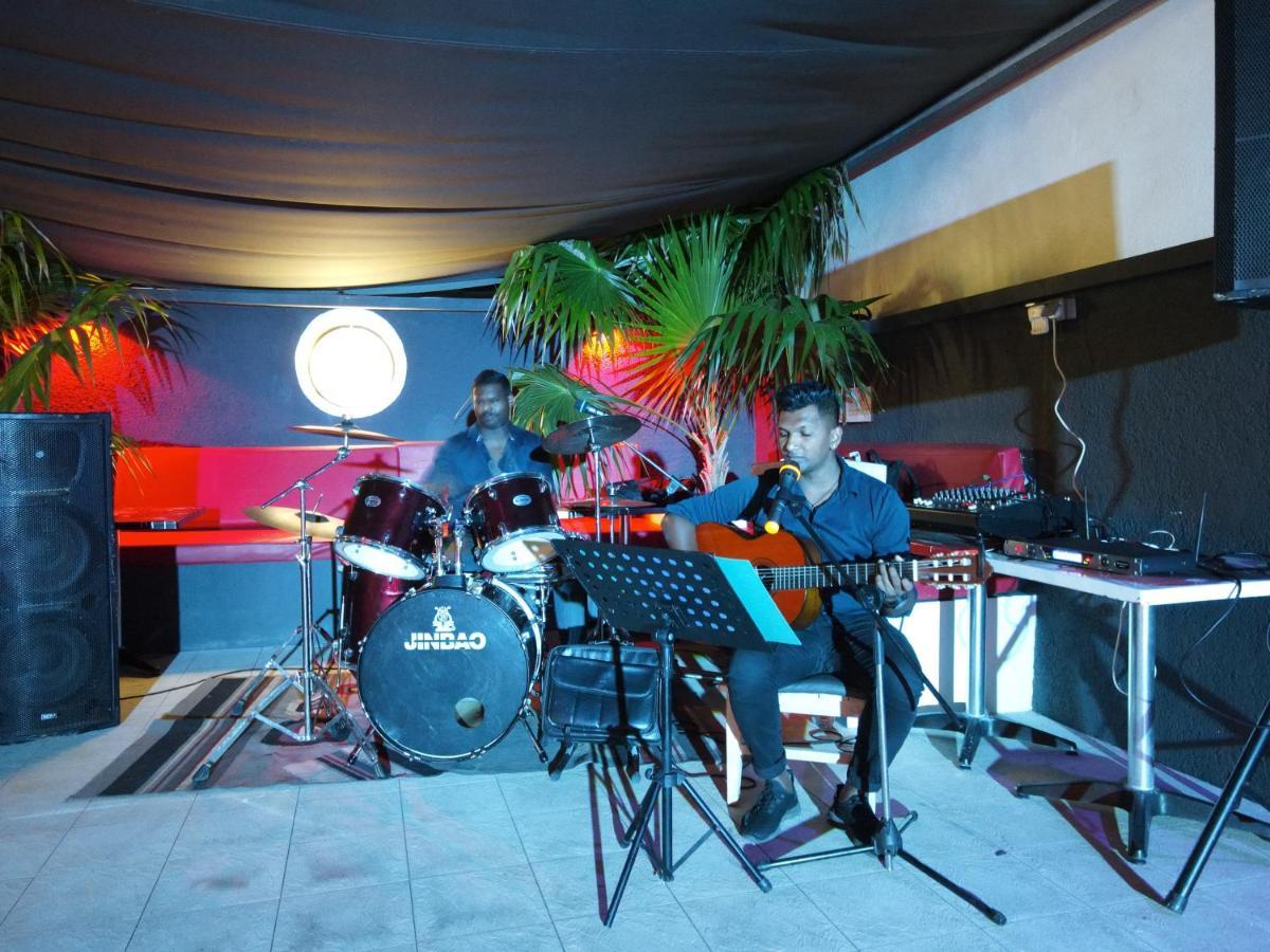 Le Pole Hotel Grand Baie Bagian luar foto