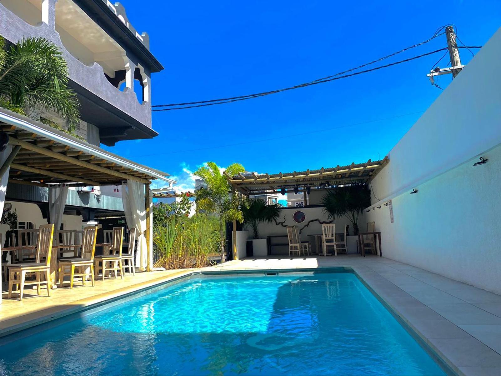 Le Pole Hotel Grand Baie Bagian luar foto