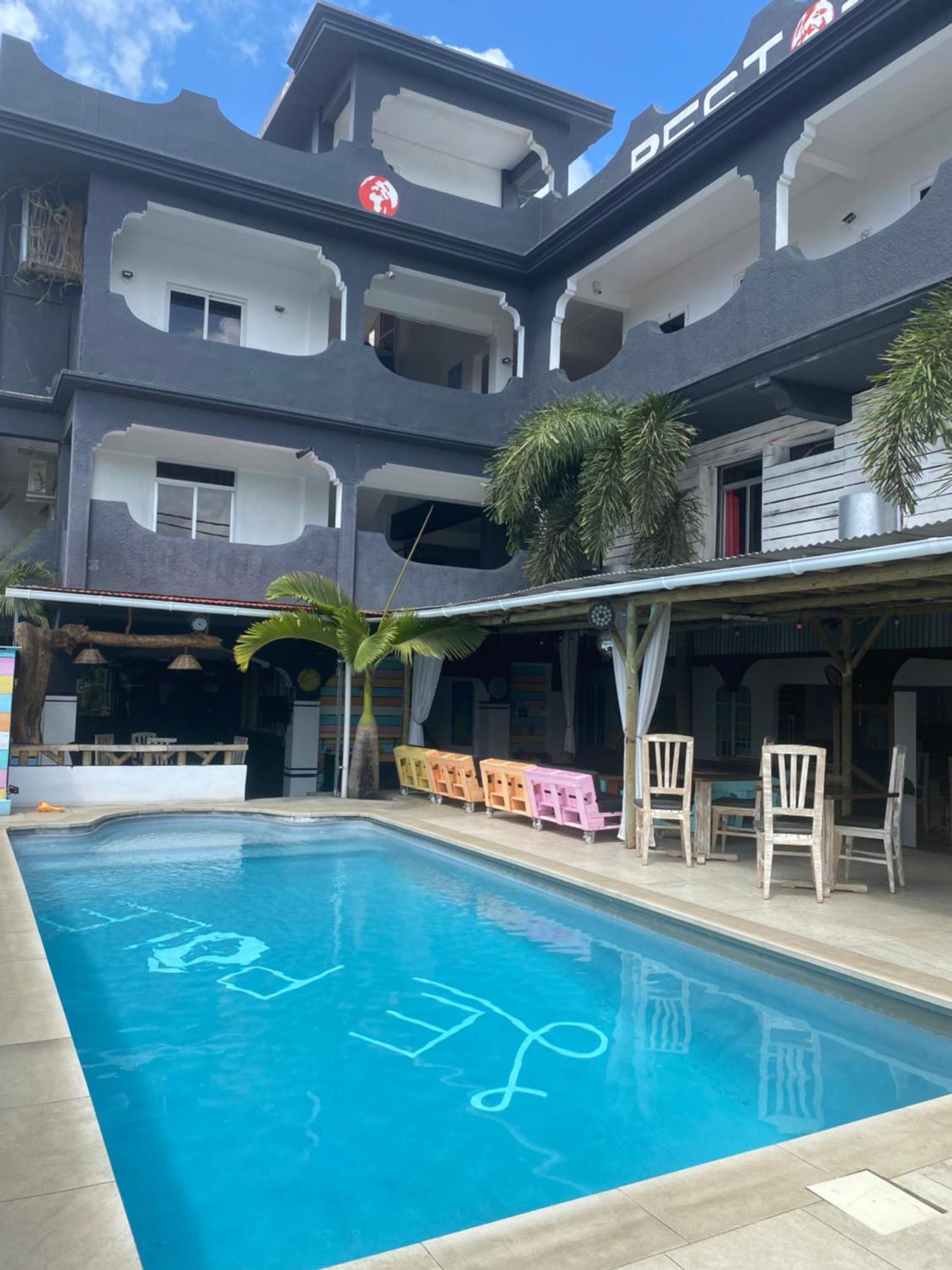 Le Pole Hotel Grand Baie Bagian luar foto