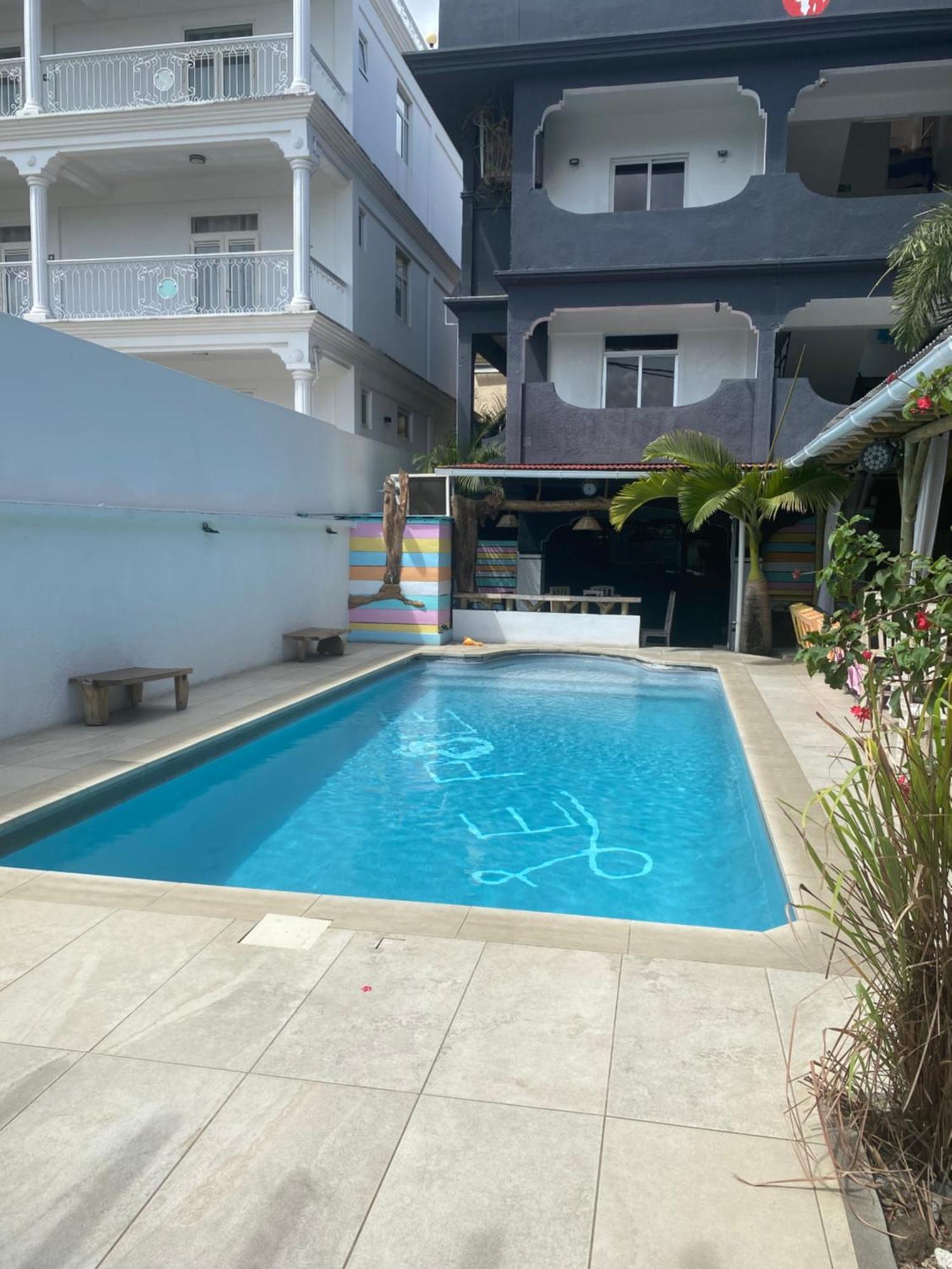 Le Pole Hotel Grand Baie Bagian luar foto