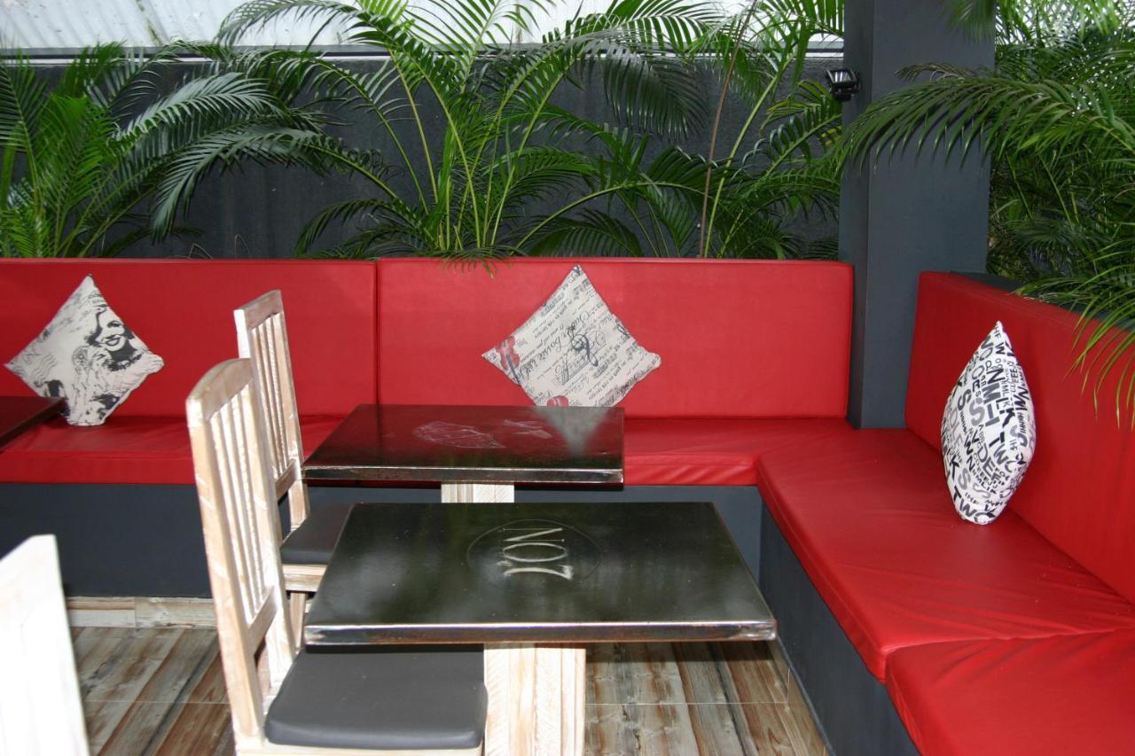 Le Pole Hotel Grand Baie Bagian luar foto