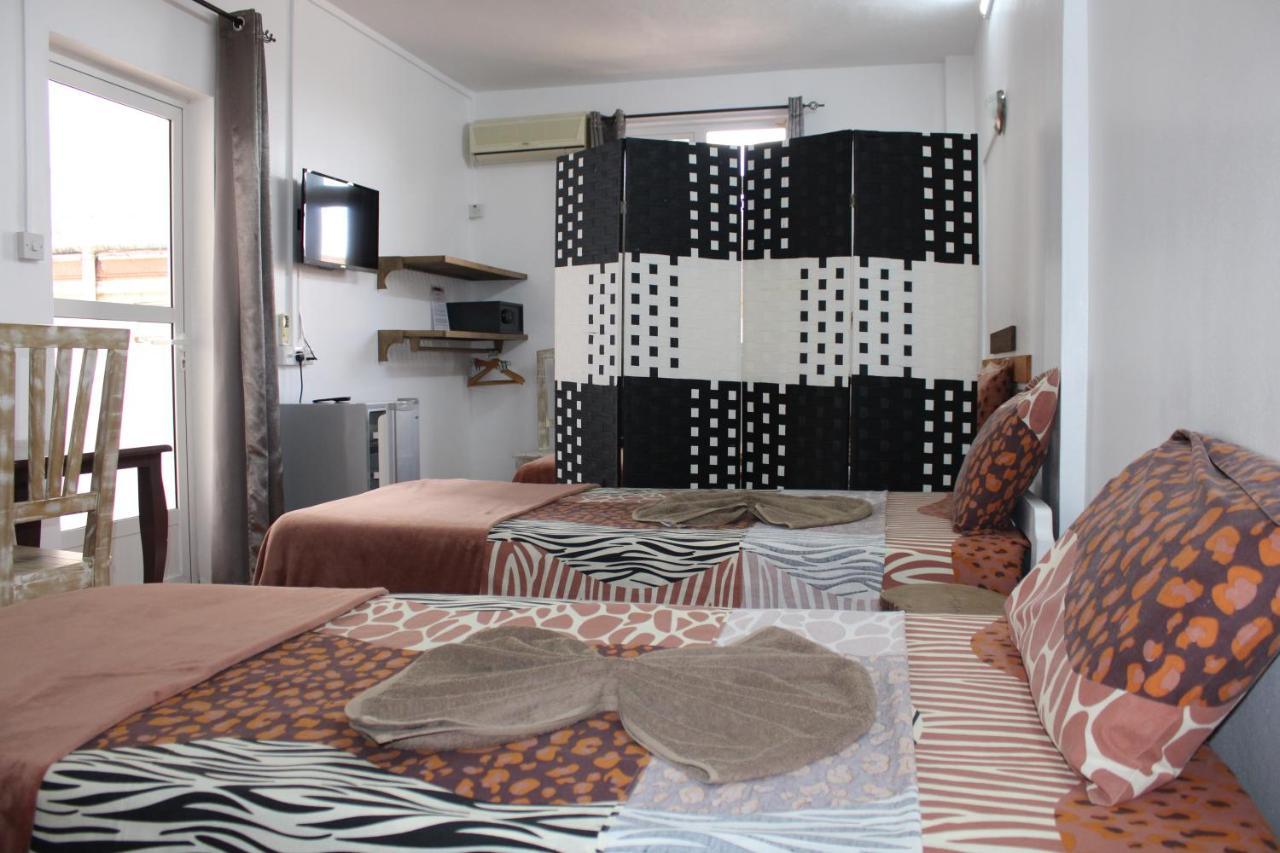 Le Pole Hotel Grand Baie Bagian luar foto
